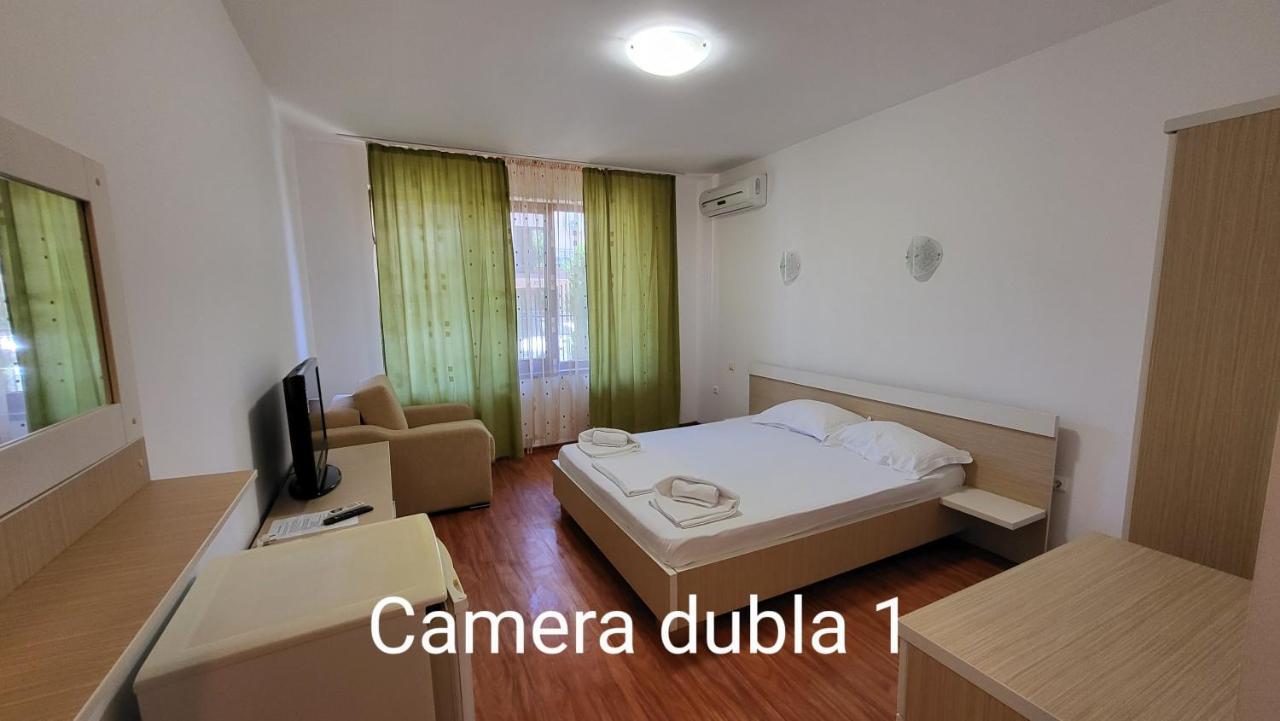 Deluxe Room (2 Adults + 1 Child),1251810754:JPEG